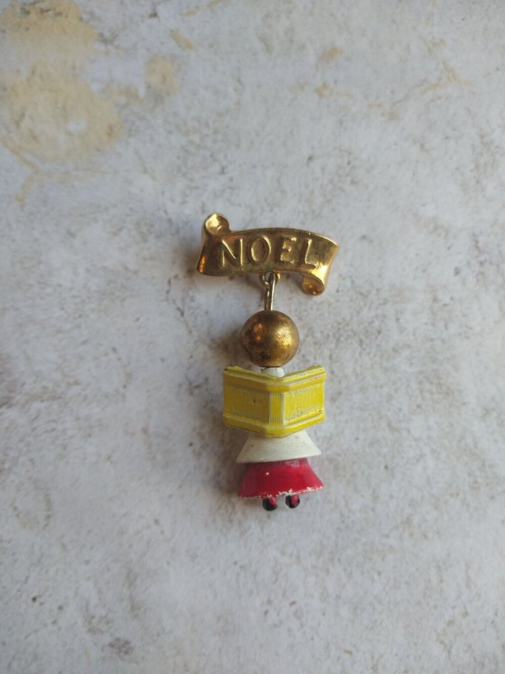 Vintage Noel Christmas Caroler Dangle Pin Cute